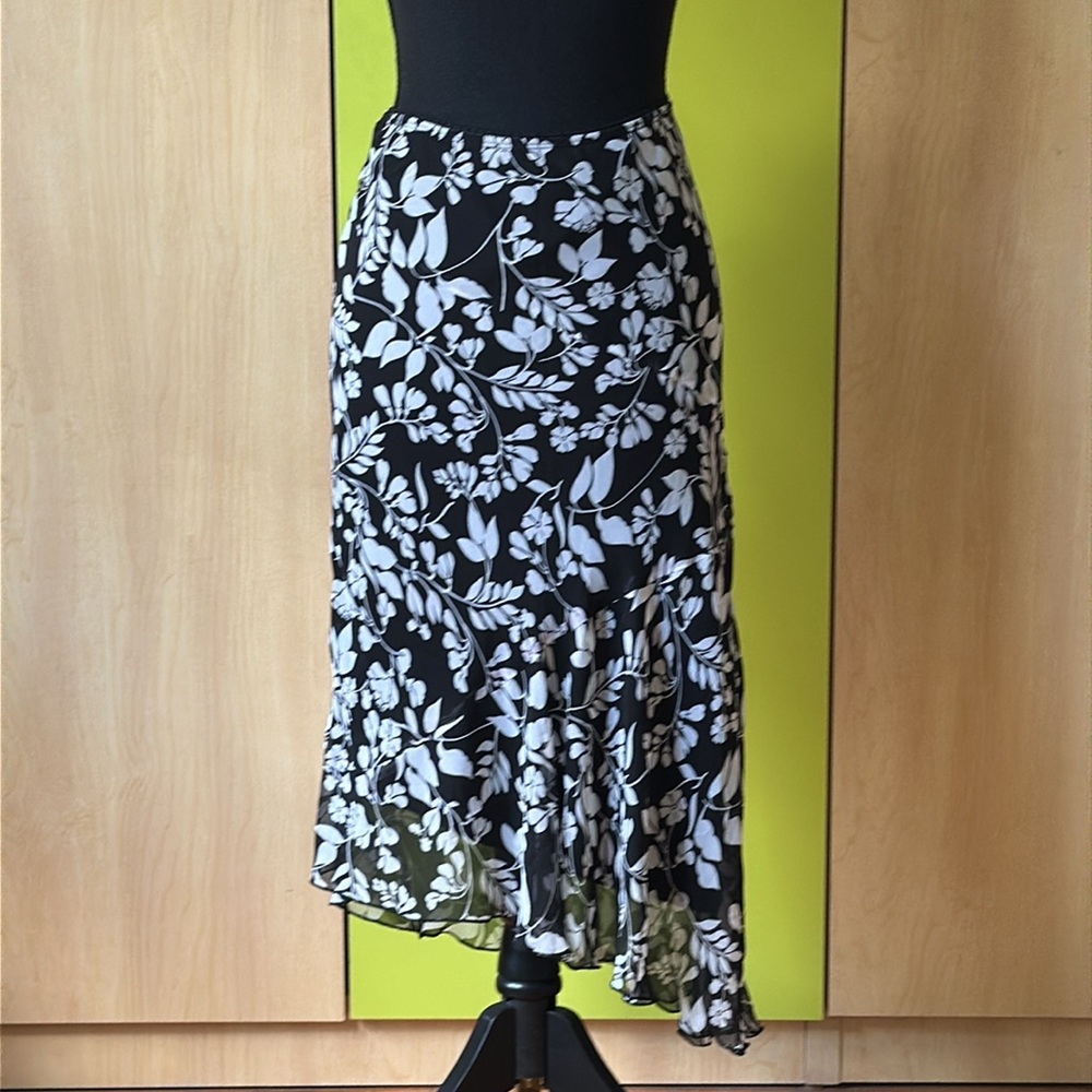 Women’s asymmetrical skirt